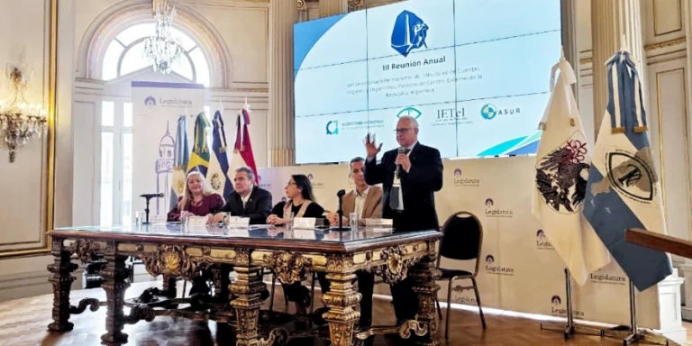 Presidente da ASUR defende união e independência dos TCs em congresso na Argentina