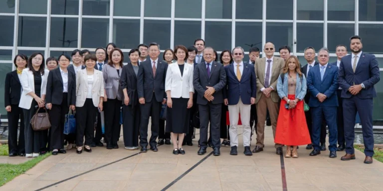 IRB participa de visita de delegação da Auditoria de Pequim ao TCDF